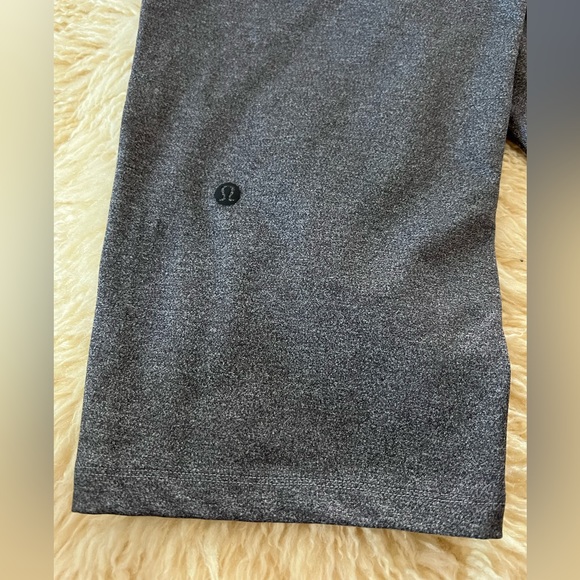 Lululemon Cropped Pull-on Pants in Dark Gray. Size 6 - Picture 7 of 8